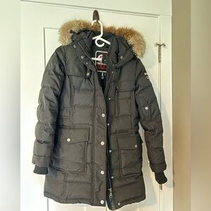 Pajar winter parka size medium excellent condition!Worn couple times,like new!